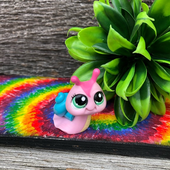 LPS pink Snail Cute Raccoon Littlest Pet Shop tiny collectible toy figure Y2K🐌 - Picture 4 of 12